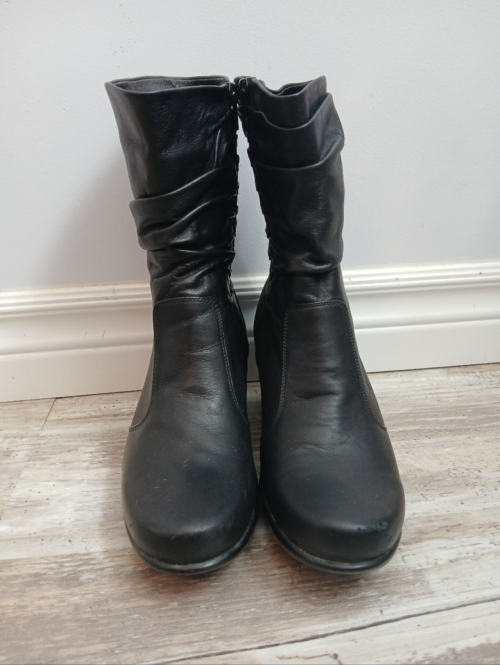 NAOT Modesto Leather Scrunch Ankle Boots Size 38 (7-7.5) Black - Picture 5 of 12